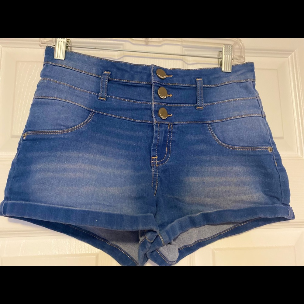 HIGH WAISTED SIZE 9 JEAN SHORTS
